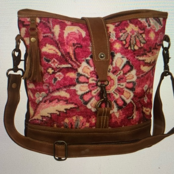 Myra Rosy handmade upcycled leather and canvas bag - Picture 3 of 9